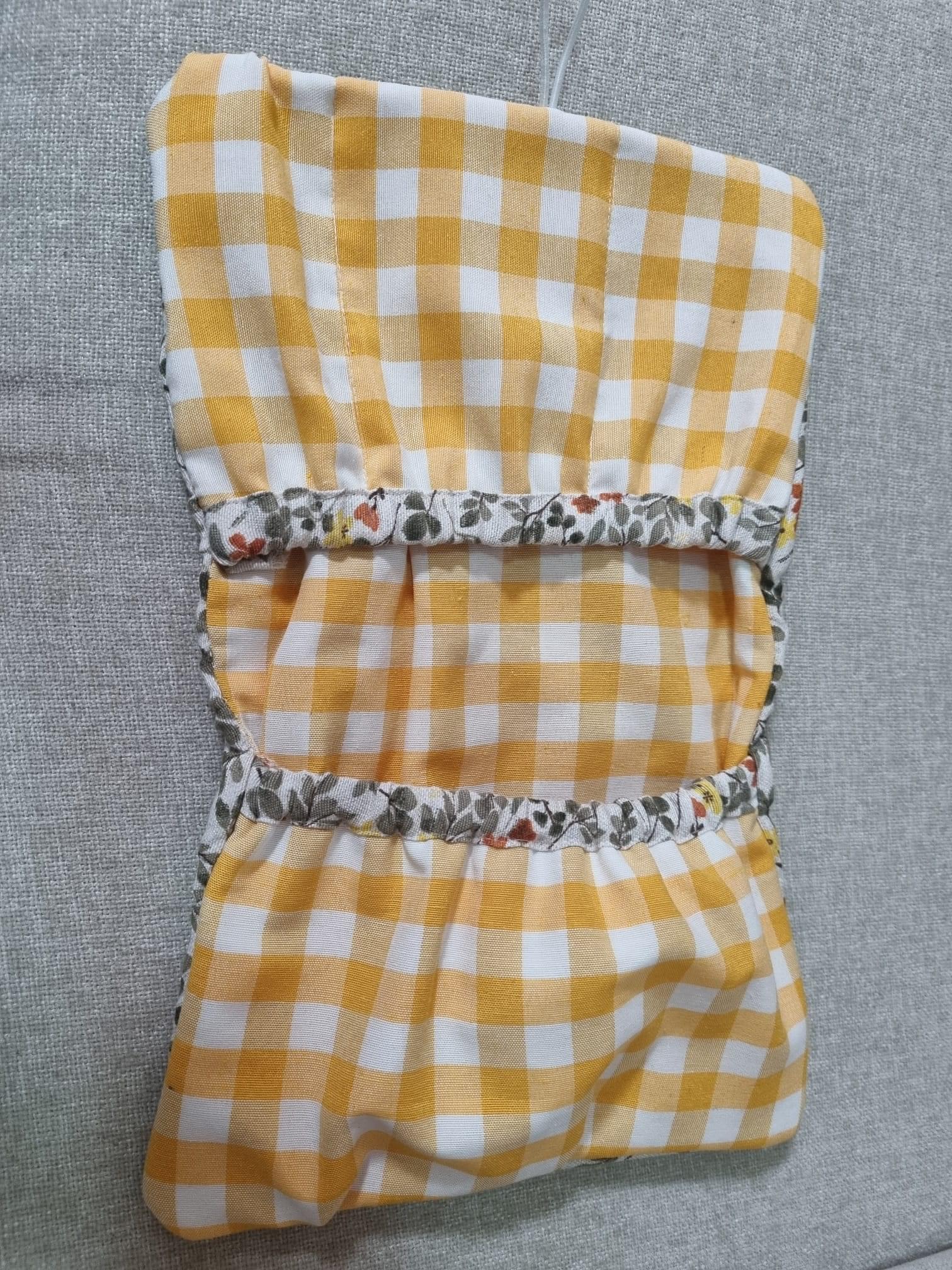 Pañalera de cuadros amarillos con bolsillos